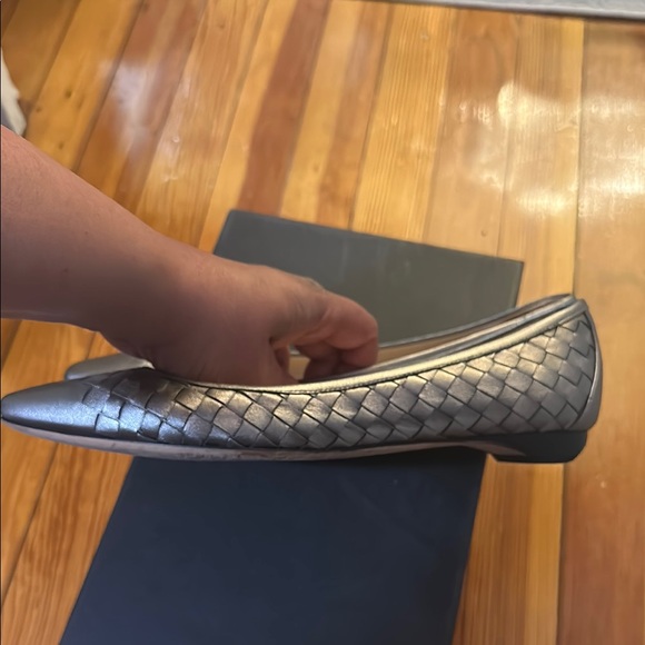 Bottega Veneta Silver Woven Metallic Grosgrain Leather Women’s Flat